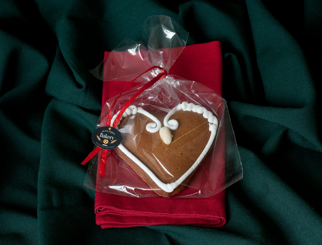 Gingerbread Heart Almond
