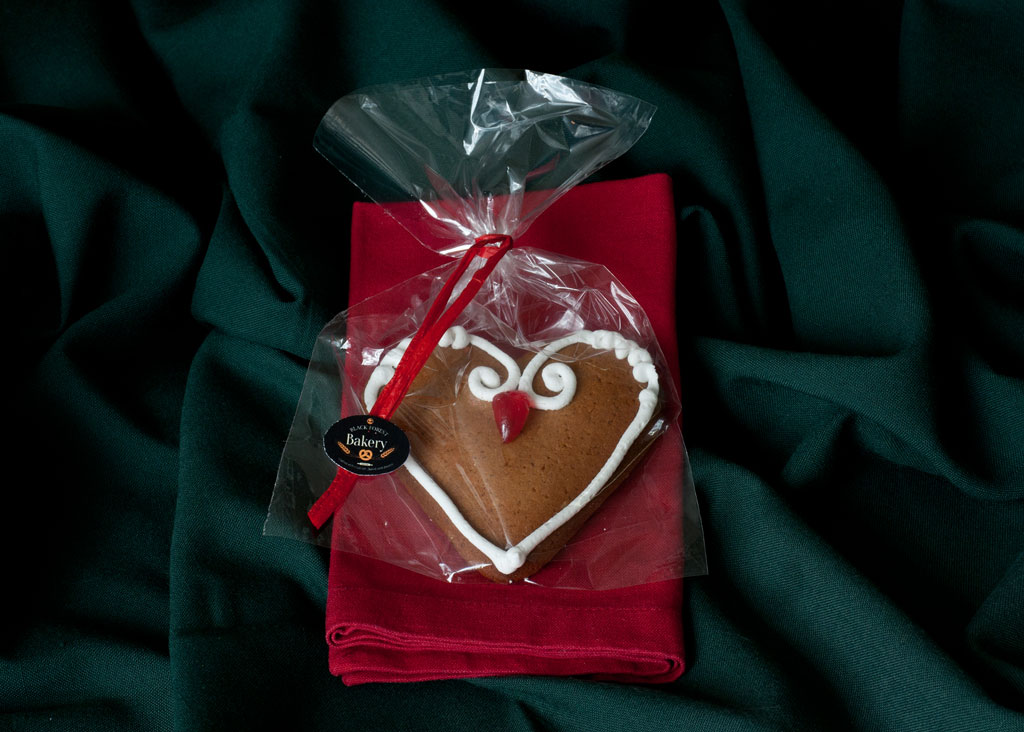 Gingerbread Heart Cherry